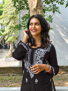 HouseOfTheSukh Women Chikan Embroidery Straight Kurta