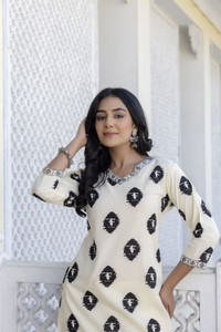 BKApparels Women Printed Straight Kurta