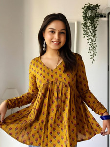 Vastrakaya Women Floral Print Flared Kurta