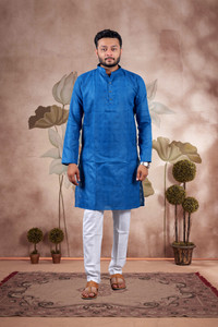 Varbandhan Men Solid Straight Kurta
