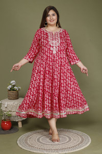 स्वस्ति महिलाओं के लिए एम्ब्रॉइडरेड गाउन कुर्ता