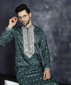 Jompers Men Embroidered Straight Kurta
