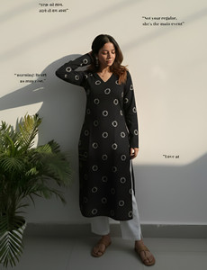 SAICHA Women Printed, Floral Print Straight Kurta