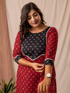 Amthi Women Self Design, Floral Print Straight Kurta