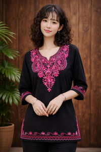 CRAFTLoom Women Embroidered Straight Kurta