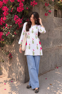 Glowworld Women Floral Print Tunic Kurta - Image 6