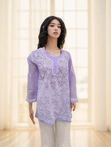 एसटी खालील चिकनकरी महिलाओं के लिए चिकन एम्ब्रॉयडरी स्ट्रेट कुर्ता