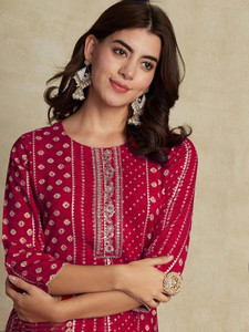 Fulera Women Printed Straight Kurta