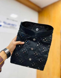 सिमरन क्रिएशन पुरुषों के लिए एम्ब्रॉइडरेड स्ट्रेट कुर्ता