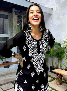 SOVIRA FABSS Women Embroidered Tunic Kurta