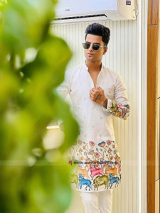 GRATITUDE Men Embroidered Straight Kurta - Image 5