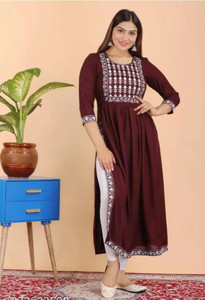 BAKNAD Women Embroidered Trail Cut Kurta