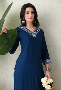Fulera Women Embroidered Straight Kurta