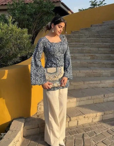 SATITHA Women Printed Straight Kurta