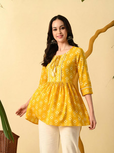 METAFAB Women Embroidered Flared Kurta