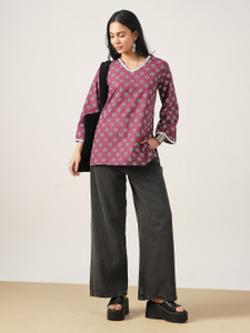 BKApparels Women Printed Straight Kurta