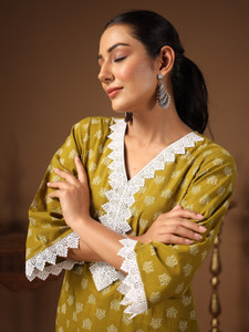 BKApparels Women Printed Straight Kurta