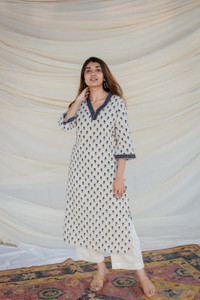 SANGOURI Women Floral Print Straight Kurta