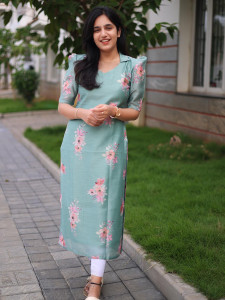 सन फैशन एंड लाइफस्टाइल महिलाओं के लिए प्रिंटेड स्ट्रेट कुर्ता