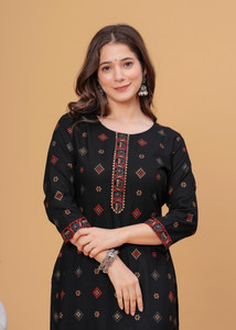 DAEVISH K Women Self Design Straight Kurta