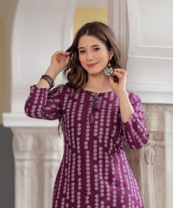 BKApparels Women Floral Print Straight Kurta