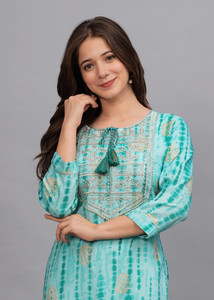 Udati Kaliya Women Embroidered Straight Kurta