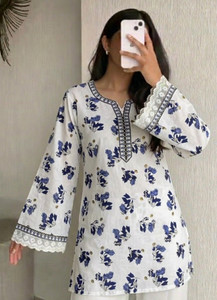 Chafi Collection Women Floral Print, Embroidered Straight Kurta