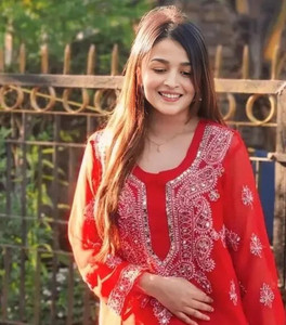 चिकनकारी महिलाओं के लिए चिकन एम्ब्रॉयडरी स्ट्रेट कुर्ता