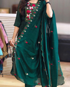 kedarnath Women Embroidered Straight Kurta