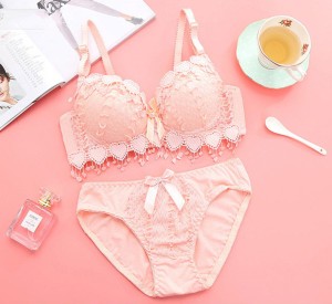 Womens Underwear Set with Grande Lace Full Coverage Sexy Underwire Plus Size  Bra for Lady - China Seamless Underwear Set and Bralette price