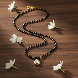 SHI Jewellery Kundan Mangalsutra Traditional Tanmaniya with Black Bead Chain for Women & Girls Alloy, Brass Mangalsutra