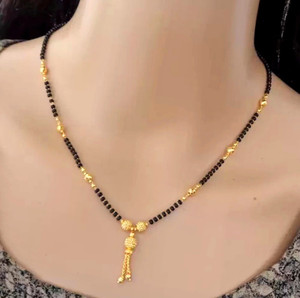 LA MESKEY short mangalsutra in gold for women with 1 gram gold plating Brass, Alloy Mangalsutra