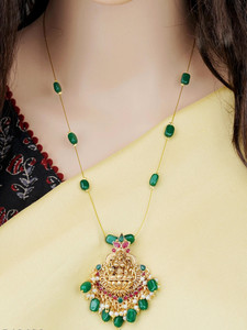PINAAKA DARINI Pinaaka Darini Monalisa Beads & Lakshmi Pendant South Indian Alloy Necklace