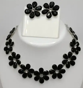 ALIZ FASHION Black flower necklace for women and girls Alexandrite Stone Necklace
