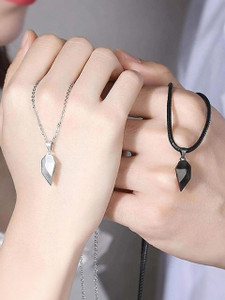 zayraa 2 Pcs Heart Couples Stunning Magnetic Black White Matching Friendship Pendant Alloy Necklace