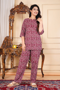 AYUSH TEXTILES Women Floral Print Maroon Top & Pyjama Set