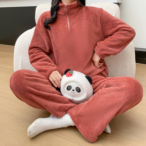 लुगो महिलाओं के लिए सेल्फ डिज़ाइन लाल नाइट सूट सेट