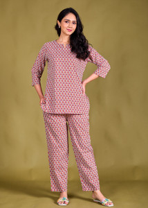 Vaaliyan Women Printed Multicolor Night Suit Set