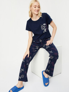 मैक्स महिलाओं के लिए प्रिंटेड गहरा नीला नाइट सूट सेट