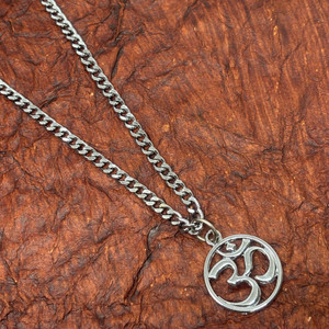 D2Fashion Silver Om Pendant – Spiritual Minimalism in Sterling Shine Sterling Silver Alloy Locket Set