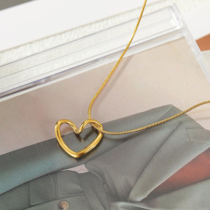 MYKI Elegant Gold Heart Pendant Necklace For women & girls Gold-plated Stainless Steel Pendant