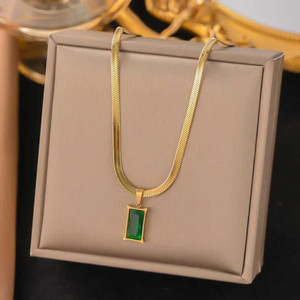 WAHGEMS Rectangle Green Zircon Pendant Necklace Women's Classic Luxury jewellery Gold-plated Crystal Stainless Steel Pendant