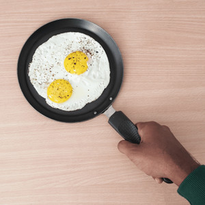 The Indus Valley Pre-Seasoned Light Iron Omlette Pan With Bakelite Handle - 7.5 inch Tawa 19 cm diameter