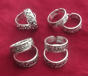 bettar think Brass Silver Plated Toe Ring Set