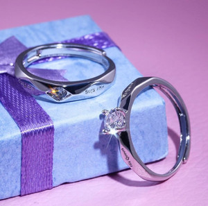 Devora Valentine King Queen Adjustable Couple for Girls and Women स्टेनलेस स्टील ज़िरकॉन स्टर्लिग सिल्वर प्लेटेड रिंग सेट