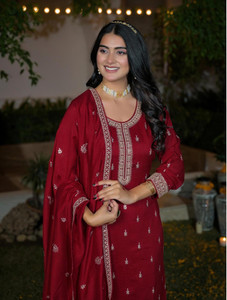 Skylee Embroidered Kurta Set - Image 6