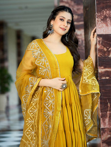Vastranikhar Self Design Kurta, Salwar & Dupatta Set