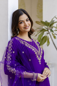 Pehnavapoint Embroidered Kurta Set - Image 6