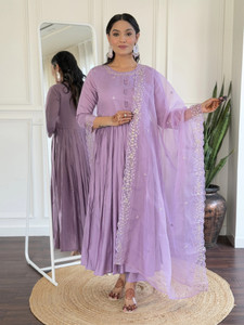 पर्नवी Indi सॉलिड कुर्ता, पतलून / पैंट और दुपट्टा सेट