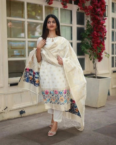 THEKILIHOUSE Floral Print Kurta, Trouser/Pant & Dupatta Set